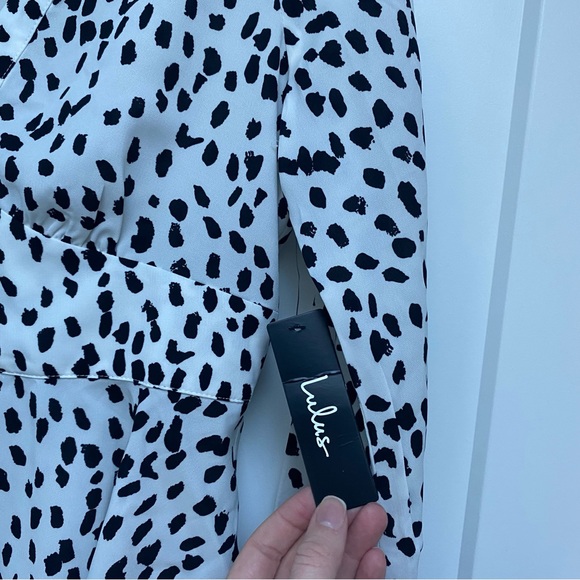 Lulus Amberlynn White Leopard Print Long Sleeve Button-Up Top, Size M, BNWT - Picture 6 of 7
